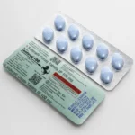 Cenforce 100 mg – přední a zadní strana blistru s modrými tabletami